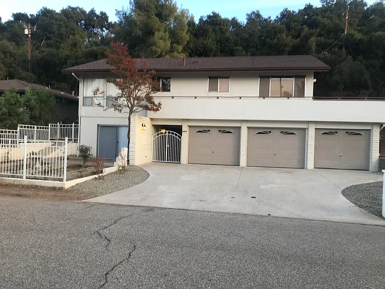 1884 Country Pl — Photo 1