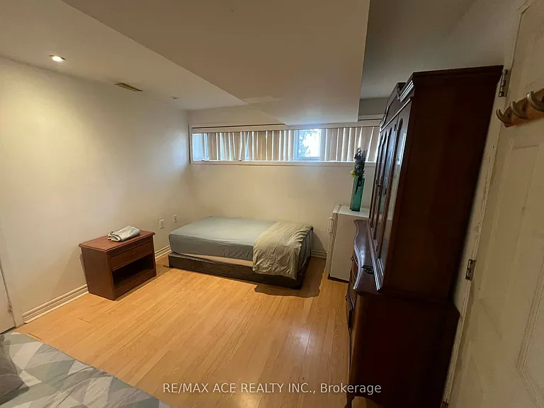 3715 Saint Clair Ave E #BASEMENT — Photo 5