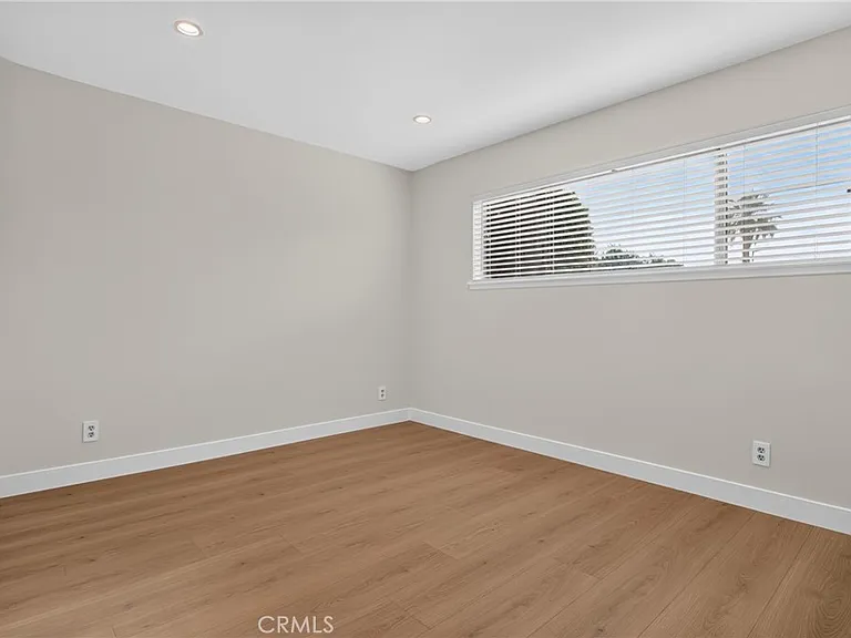 9624 Swinton Ave — Photo 17