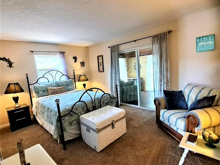 Guest Bedroom with Queen Bed