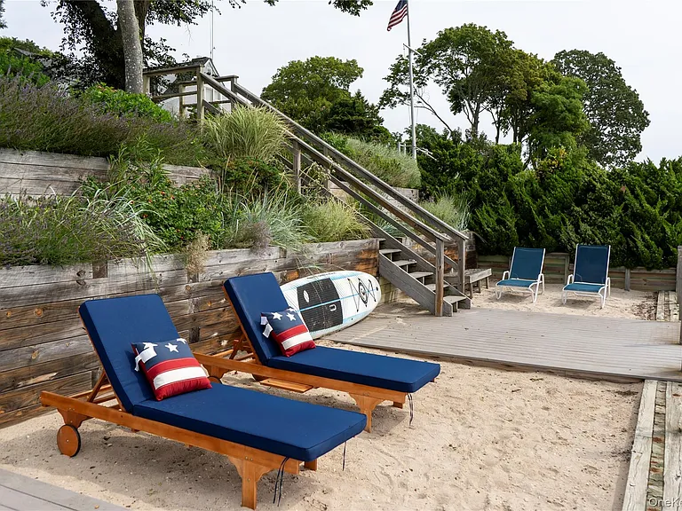 1429 Peconic Bay Blvd — Photo 21