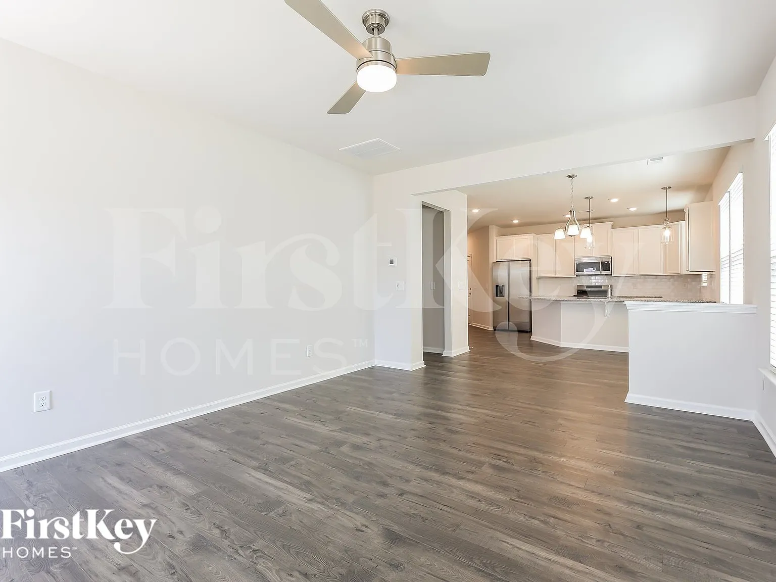 4 bed, 3.5 bath, 2376 sqft, $2,270 — Photo 4
