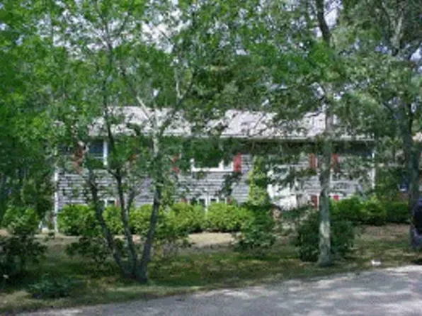 17 Front St, Oak Bluffs, MA 02557