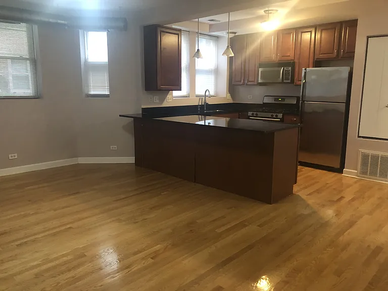 1651 W Pratt Blvd — Photo 7