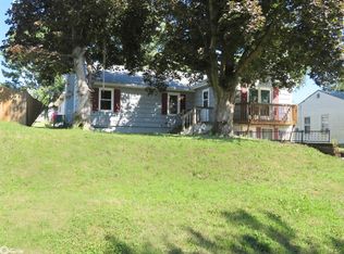 1010 Finkle Ave, Marshalltown, IA 50158