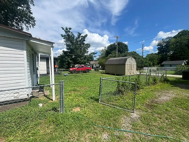 1915 8th St SE — Photo 9