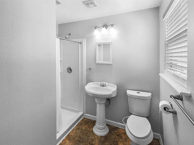 16766 Lake Cir — Photo 14