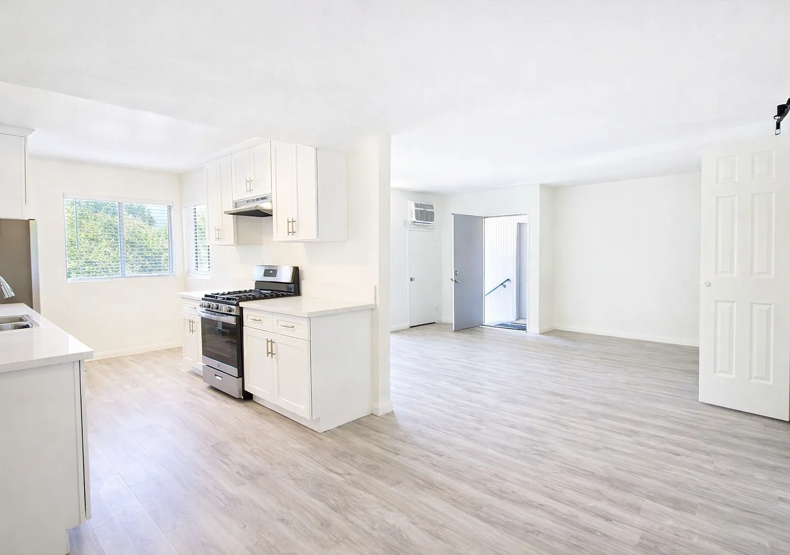 6433 Shirley Ave. — Photo 4
