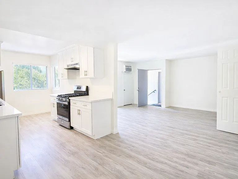 6433 Shirley Ave — Photo 4