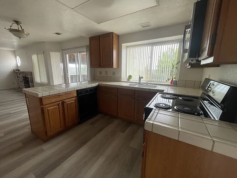 125 Ramsgate Way — Photo 7