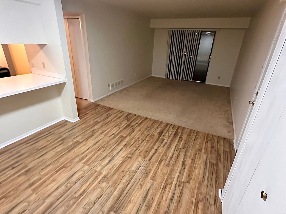 1st image of 44315 Sunnyside Dr APT 204