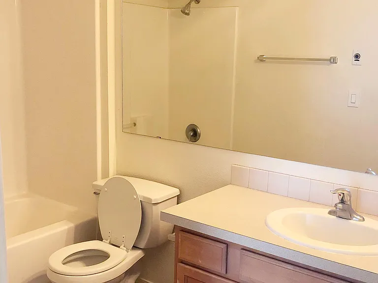 419 NE Morton St — Photo 3