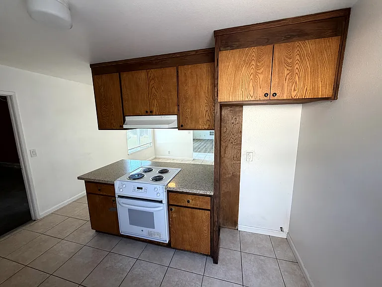 951 Sloat Dr — Photo 6