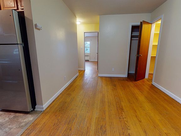 5th image of 31 Parkwood St APT 5