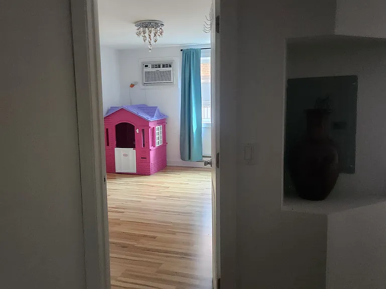 2317 N Neva Ave #304A — Photo 5