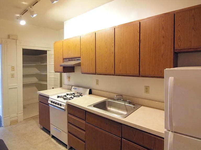 200 Franklin Ave #2 — Photo 8