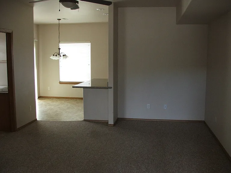 1945 E Wilson Ln — Photo 8