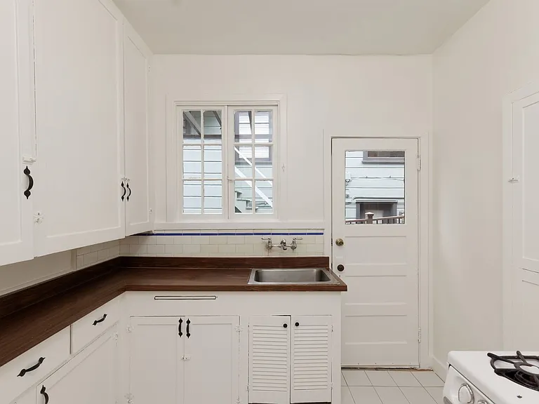 970 Vermont St — Photo 10