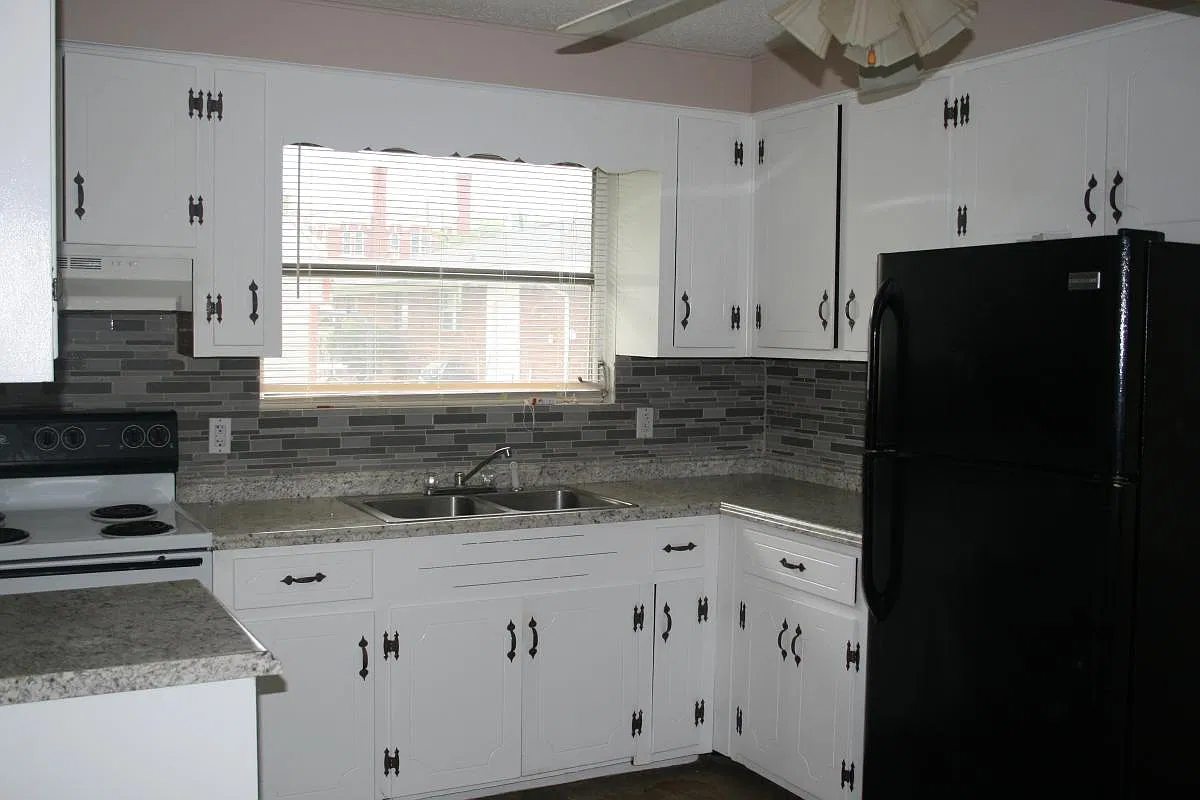 3 bed, 1008 sqft, $1,200 — Photo 4