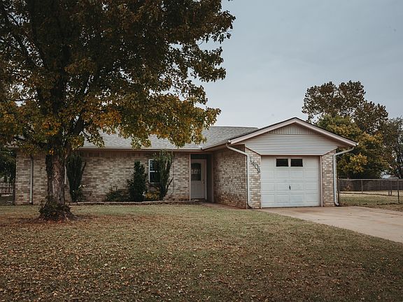 3rd image of 1409 Cliff Ct