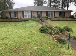 7082 Edgewater Dr, Ridgeland, MS 39157