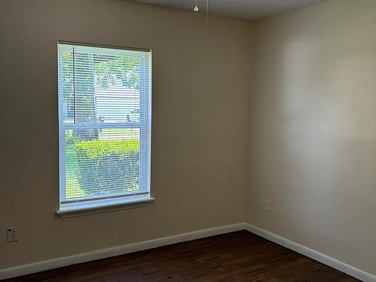 3255 Maplewood Dr — Photo 12