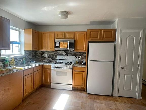 3rd image of 2905 Grace Ave #6