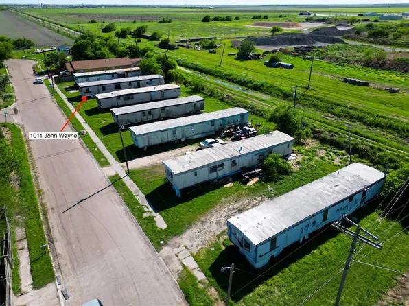1011 John Wayne Dr, Robstown, TX 78380
