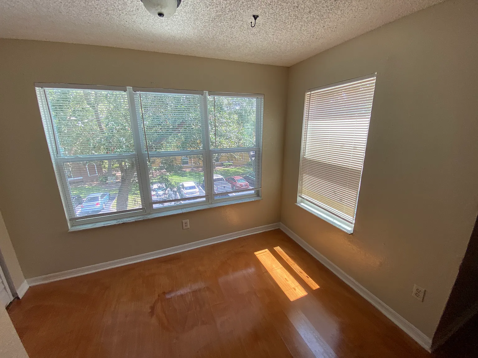2 bed, 934 sqft, $1,300 — Photo 4