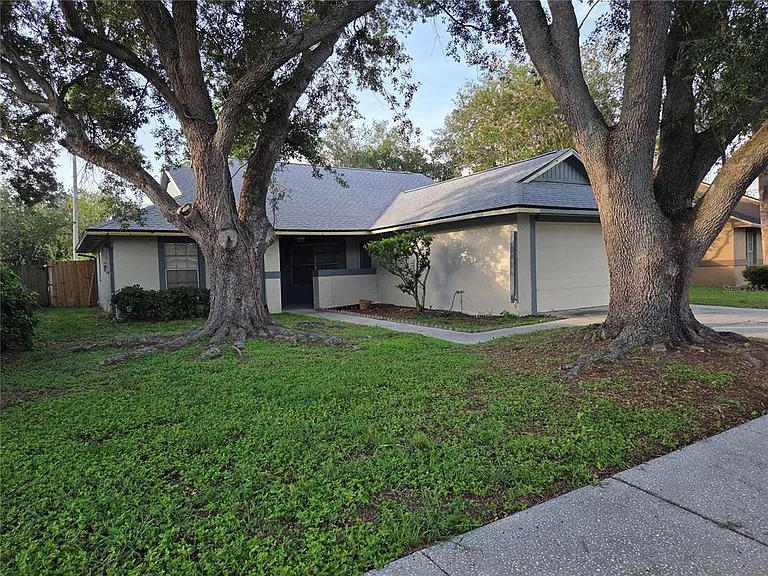 2010 Branch Tree Ln — Photo 2