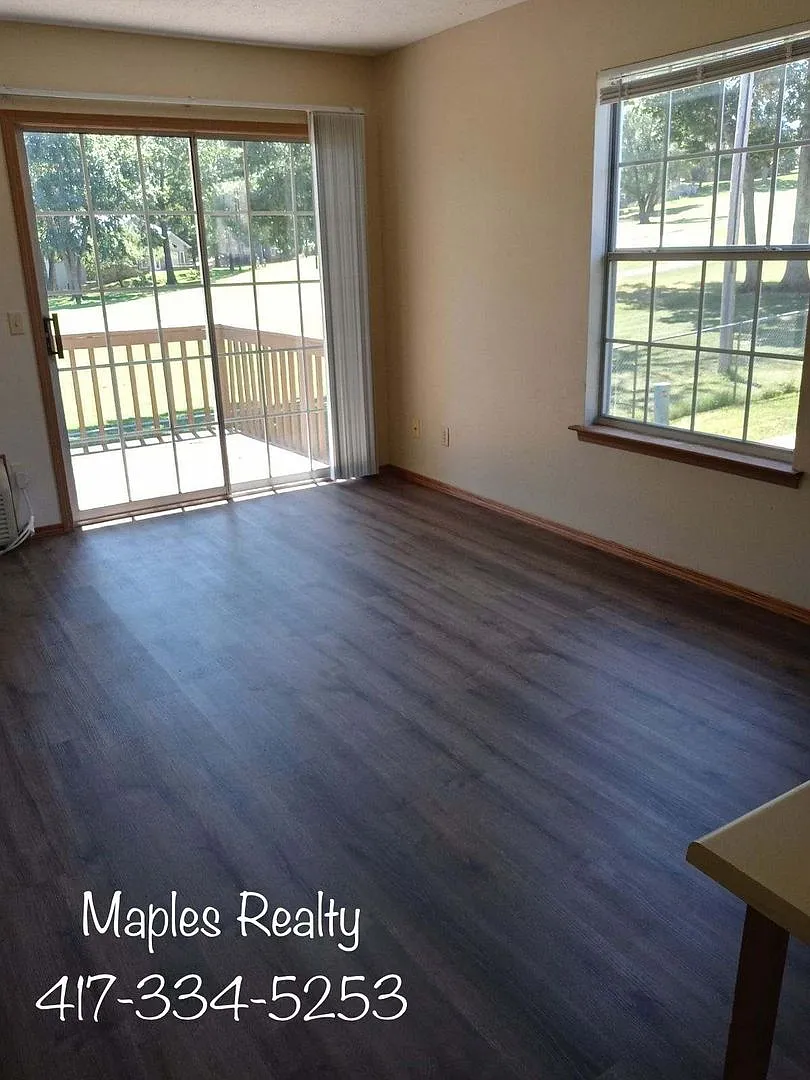 Unfurnished Studio @ Fall Creek! Only $425.00 Per month! — Photo 1