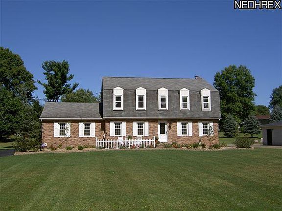 4th image of 1625 Monter Ave