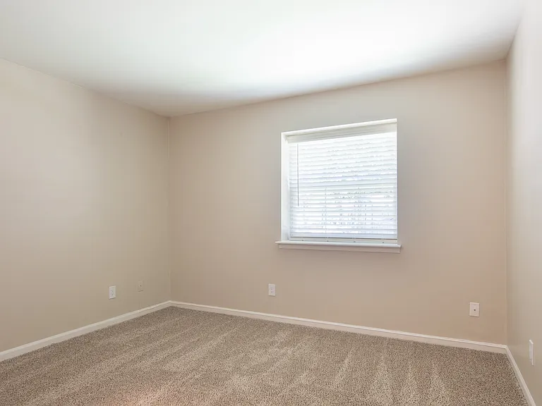Colonial Towne Apartments — Photo 22