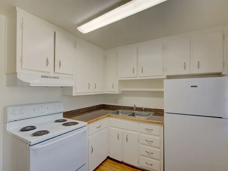 Lampliter Apartments — Photo 24