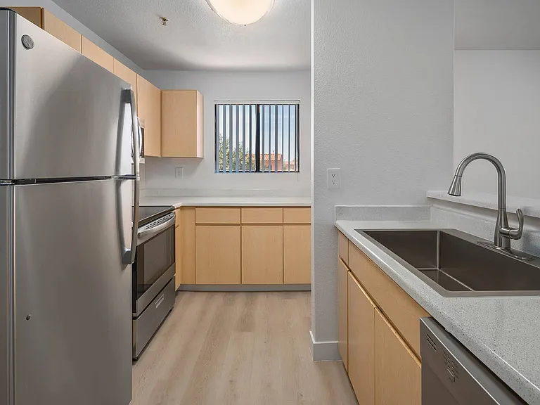 The Colony Apartments — Photo 9