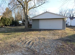 4240 E Glenwood Ave, Decatur, IL 62526