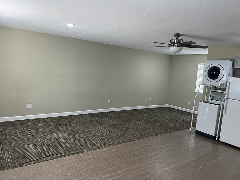1060 N Walker St #D — Photo 1