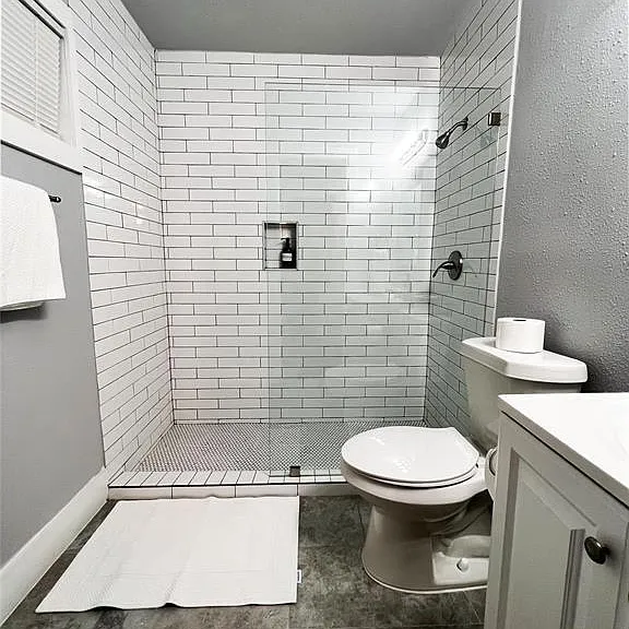 1405 Hyde Park Blvd #6 — Photo 5