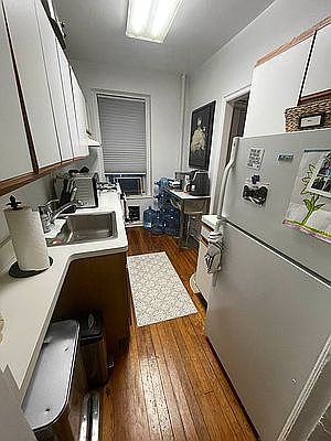 3rd image of 421 W 24th St APT D