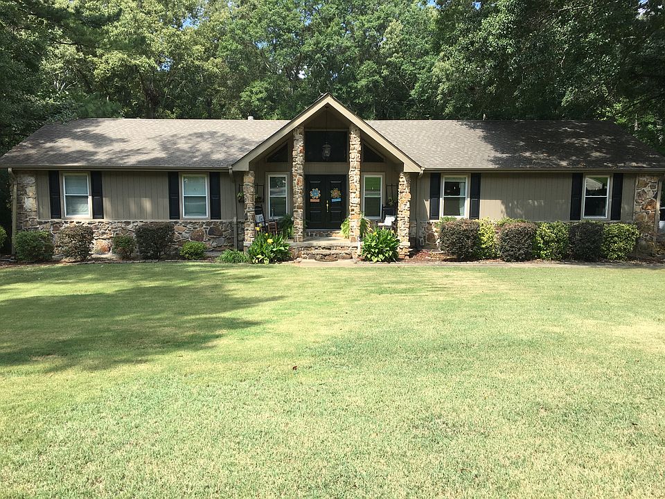 405 Edgewood Dr.