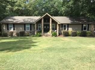 405 Edgewood Dr, Sheffield, AL 35660