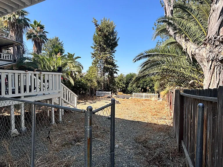 17530 Hayes Ave — Photo 7