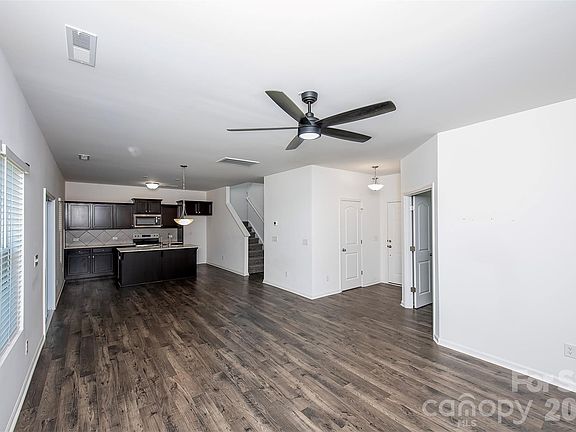 5th image of 105 Charleston Gray Way