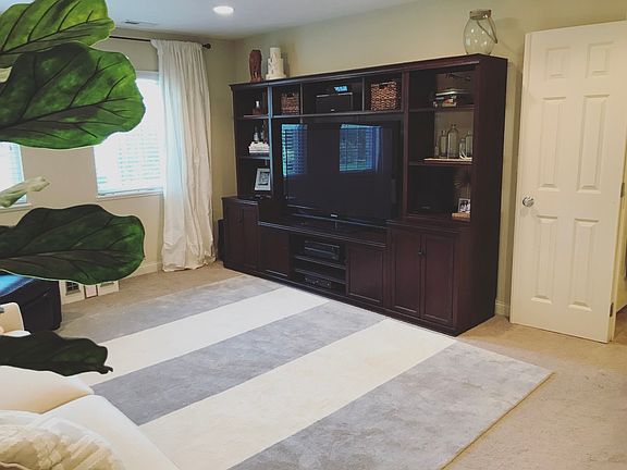 Finished lower level that can be used as a bedroom (has walk