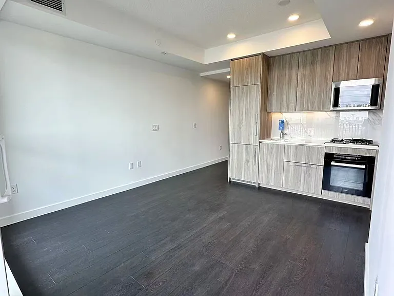 18 Esther Shiner Blvd #906 — Photo 6