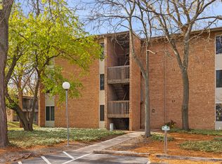6008 E Lake Dr APT 1A, Lisle, IL 60532