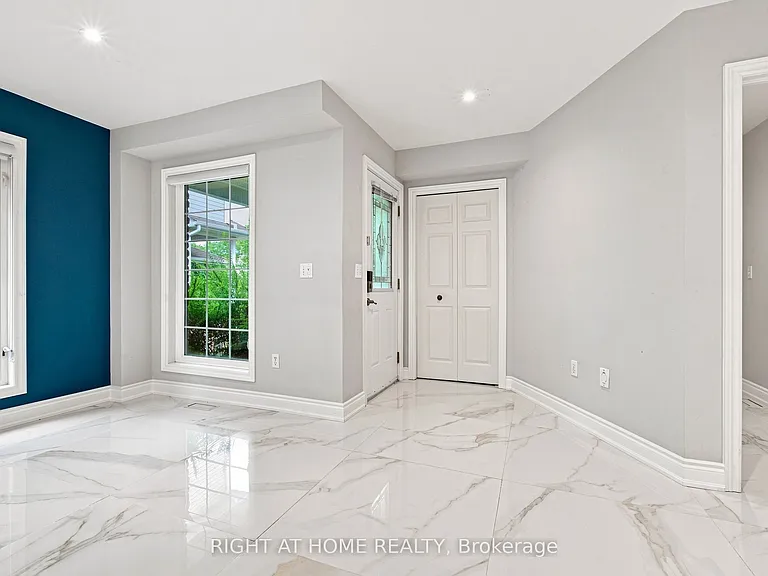 187 Clairfields Dr E — Photo 4