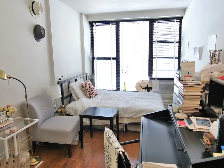 224 W 72nd St #1A — Photo 2