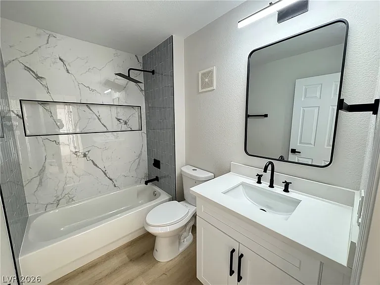 8464 Blue Island Ave — Photo 41
