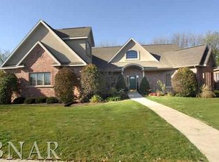 2002 Trotter Ln, Bloomington, IL 61704